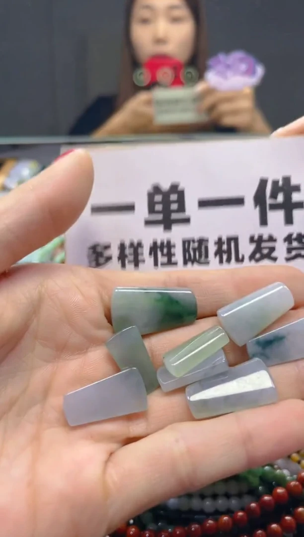 颈饰未镶嵌翡翠一单一个多样性随机发一件