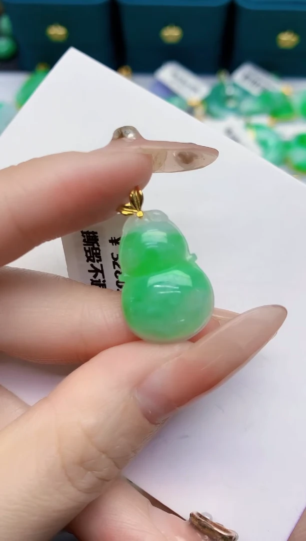 颈饰18K金镶嵌翡翠缅甸天然翡翠A货
