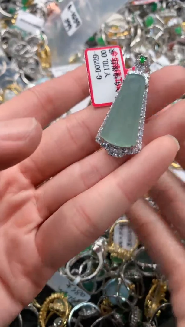 银S925镶嵌戒指翡翠888       4