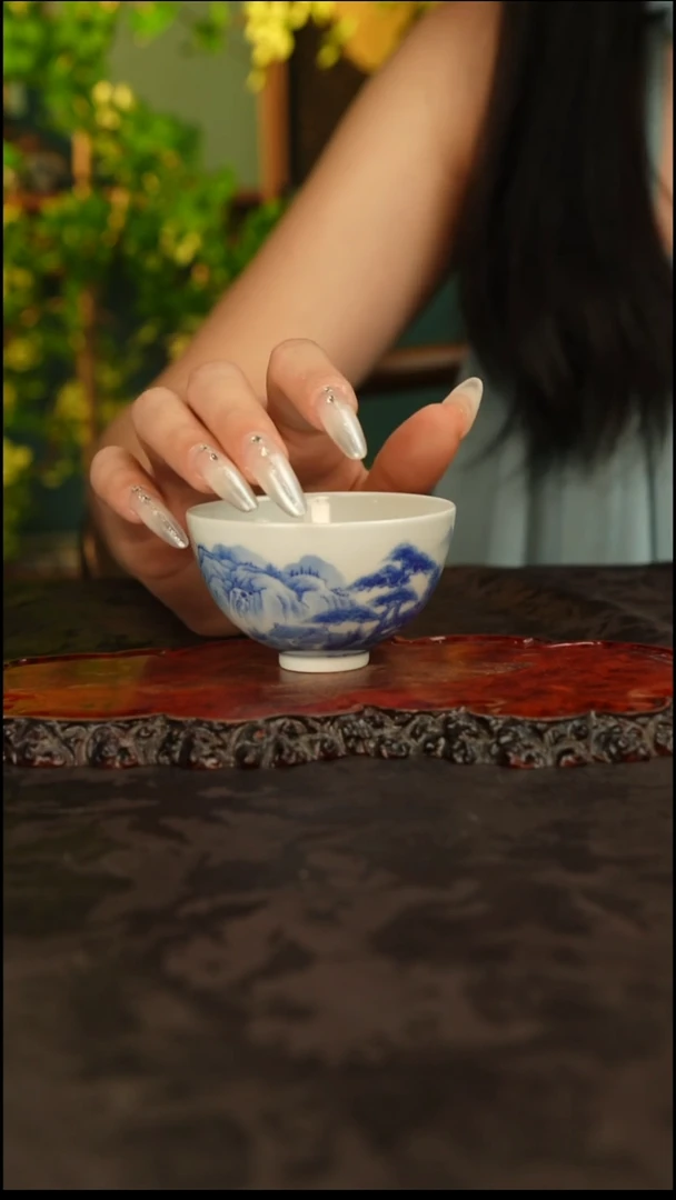 青花手绘山水主人杯