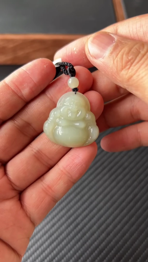 【闪购商品】和田玉吊坠(赠链)未镶嵌且末微色差近矿