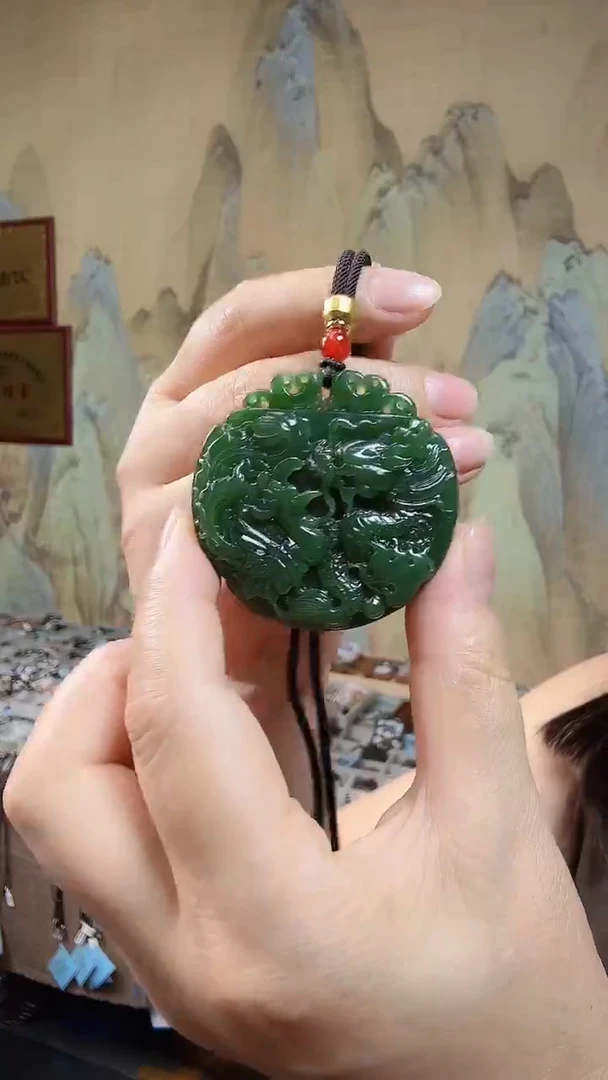 颈饰未镶嵌和田玉.