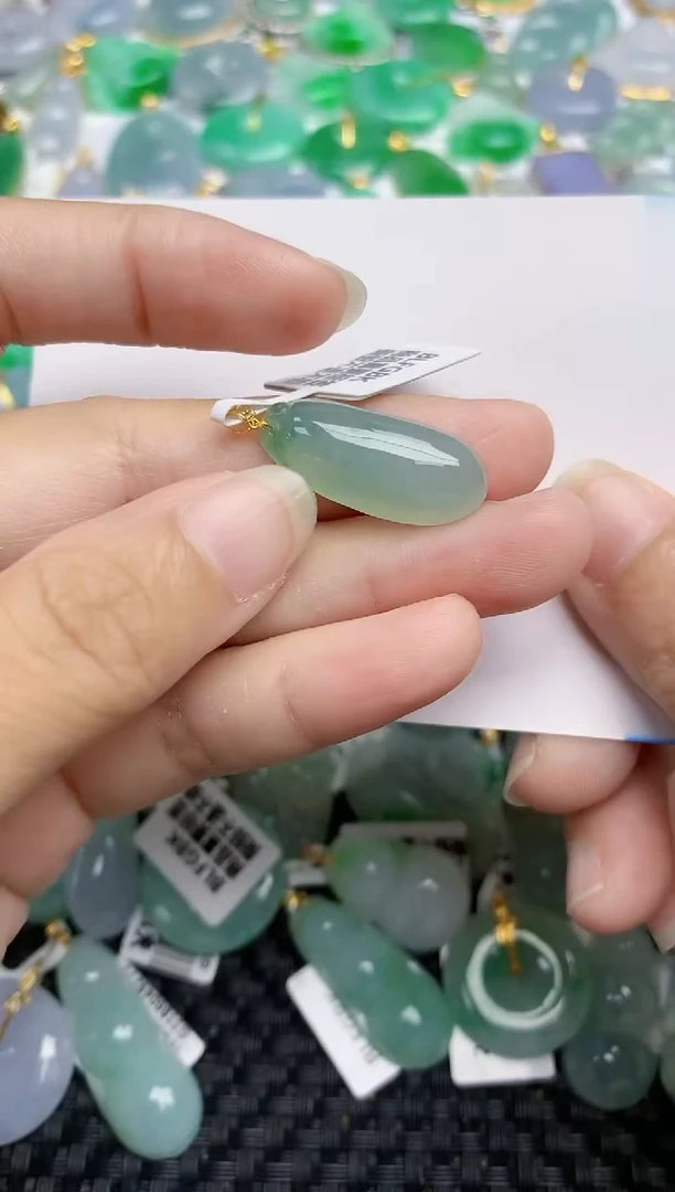 翡翠18K金镶嵌颈饰天然翡翠A货