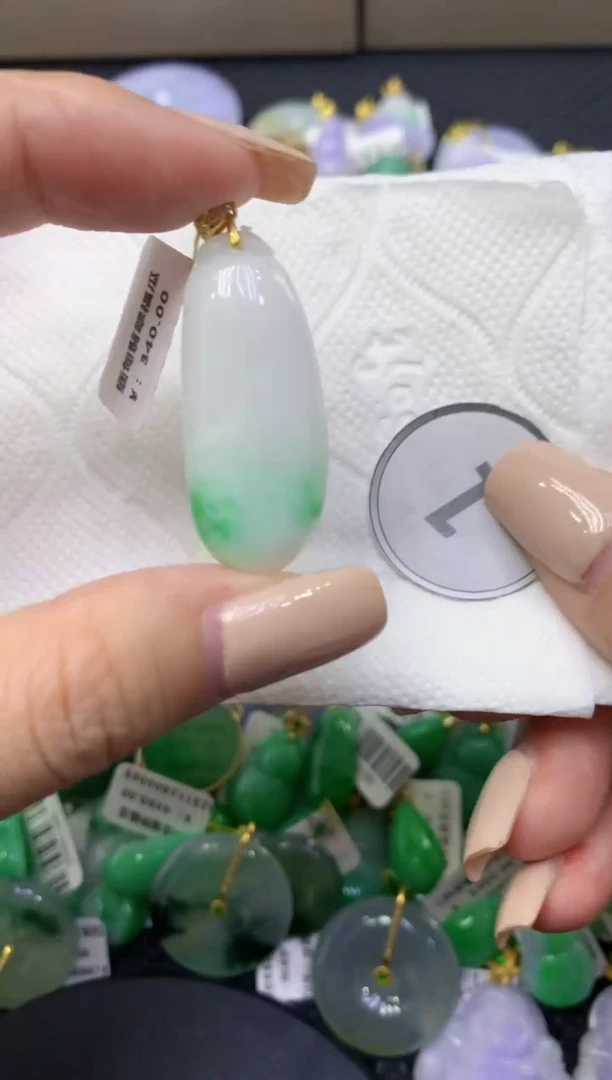 颈饰未镶嵌翡翠天然缅甸翡翠A货