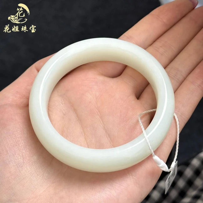 天然和田玉白玉手镯 经典手镯 女款白色传承玉镯子 质地油润细腻