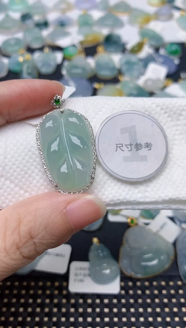 颈饰18K金镶嵌翡翠天然缅甸A货翡翠