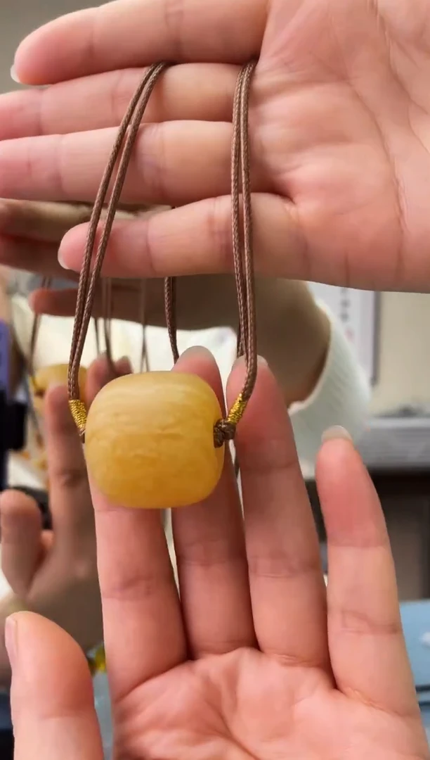 琥珀未镶嵌珠宝奇石T015假一罚十，多样性发一件