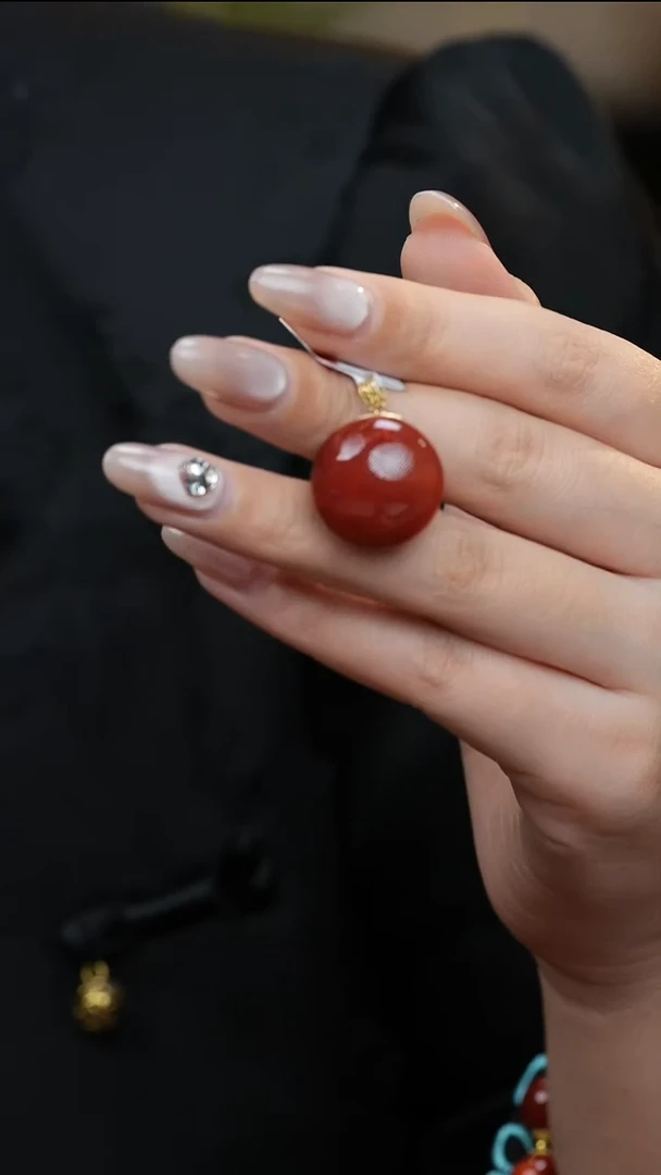 18K金镶嵌吊坠南红玛瑙D