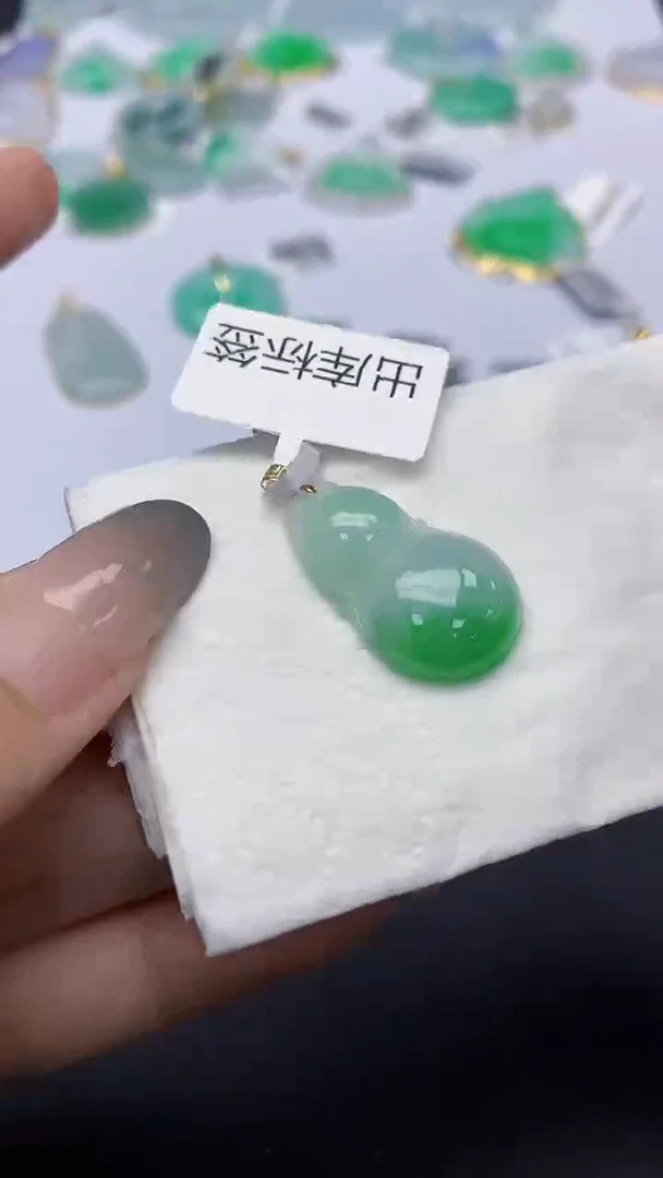 翡翠18K金镶嵌颈饰天然缅甸a货翡翠