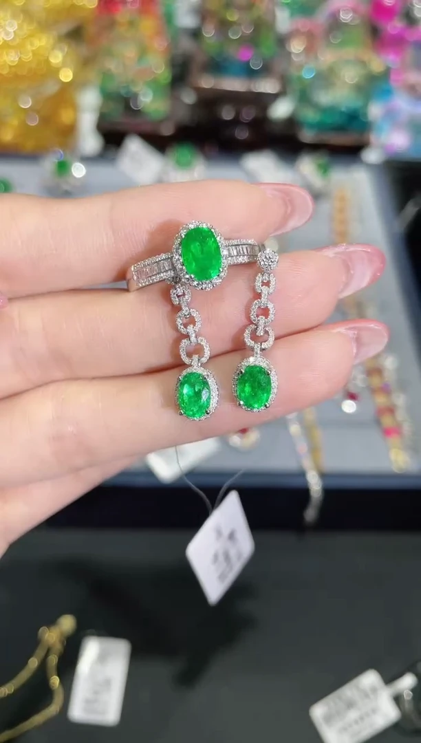 18K金镶嵌套装祖母绿哥伦比亚