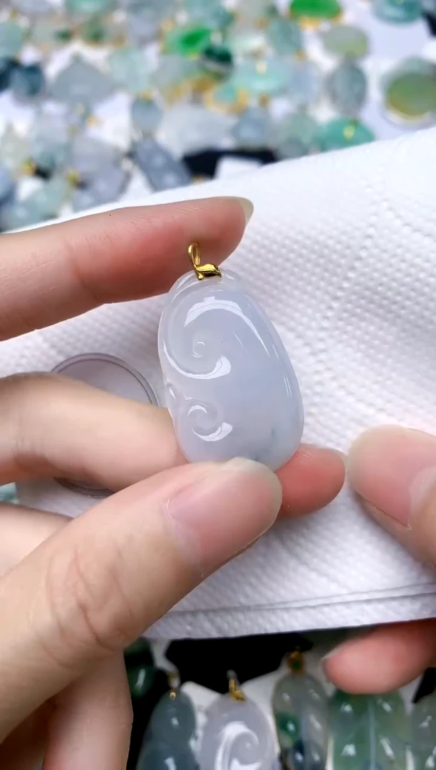 颈饰18K金镶嵌翡翠天然A货翡翠