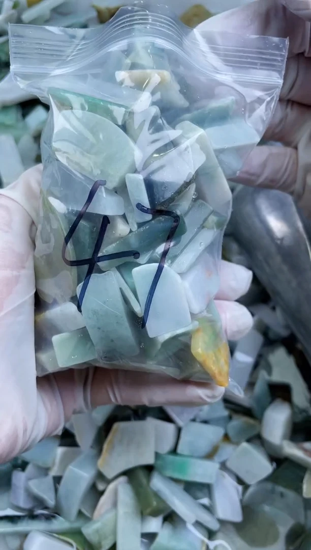 【闪购商品】翡翠颈饰未镶嵌天然A货边角中号500克47