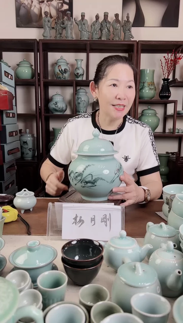 釉中彩 虾画 盖罐L