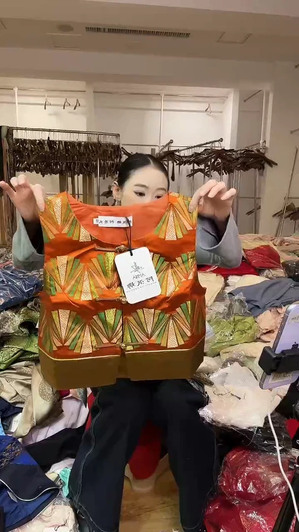 马甲       M码       80-105斤