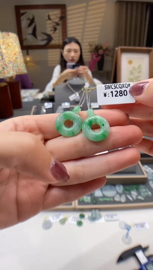 【闪购商品】翡翠颈饰未镶嵌甜甜圈