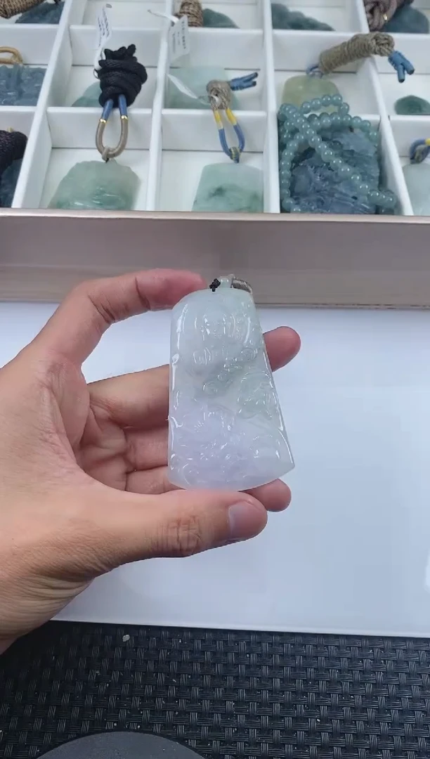 翡翠未镶嵌颈饰