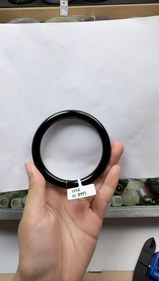 【闪购商品】和田玉手镯未镶嵌58圈口YY