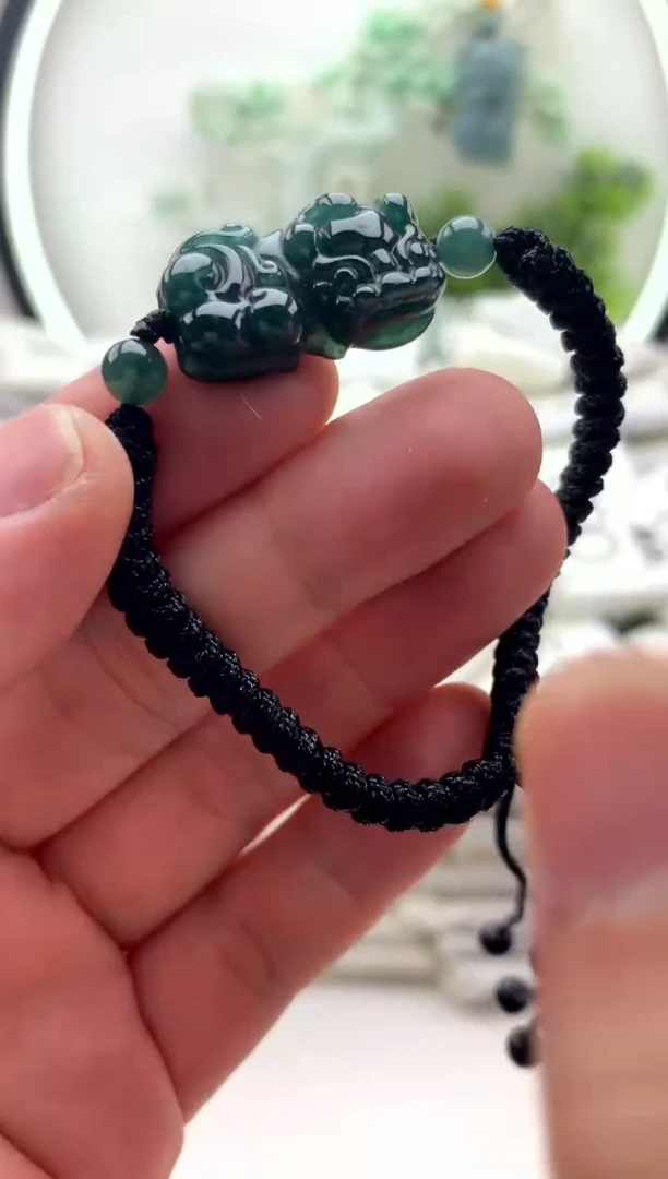 翡翠未镶嵌颈饰貔貅手绳