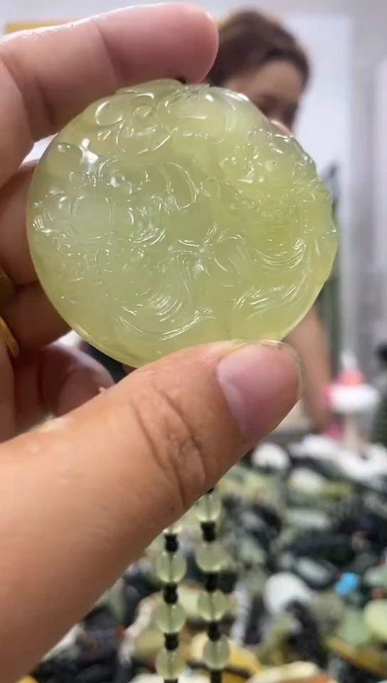 岫玉未镶嵌挂件