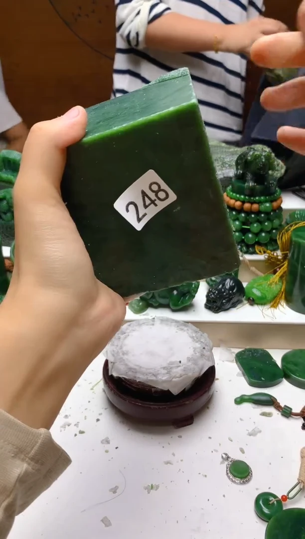 未镶嵌和田玉（碧玉）珠宝半成品1