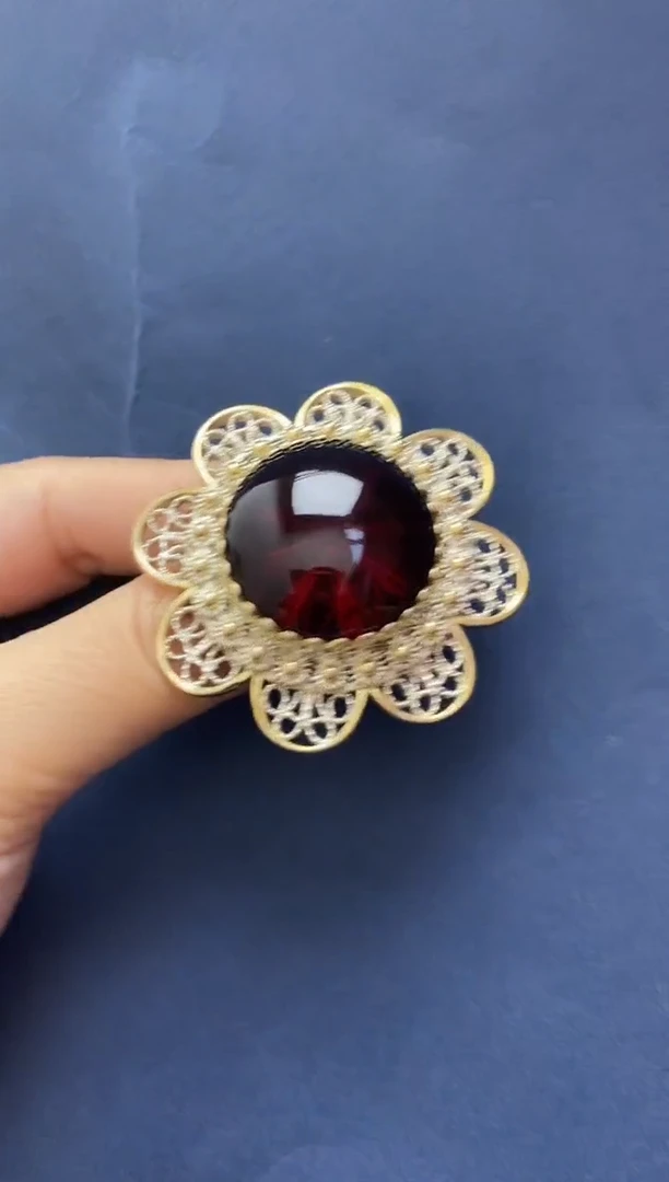 裸石琥珀未镶嵌胸针