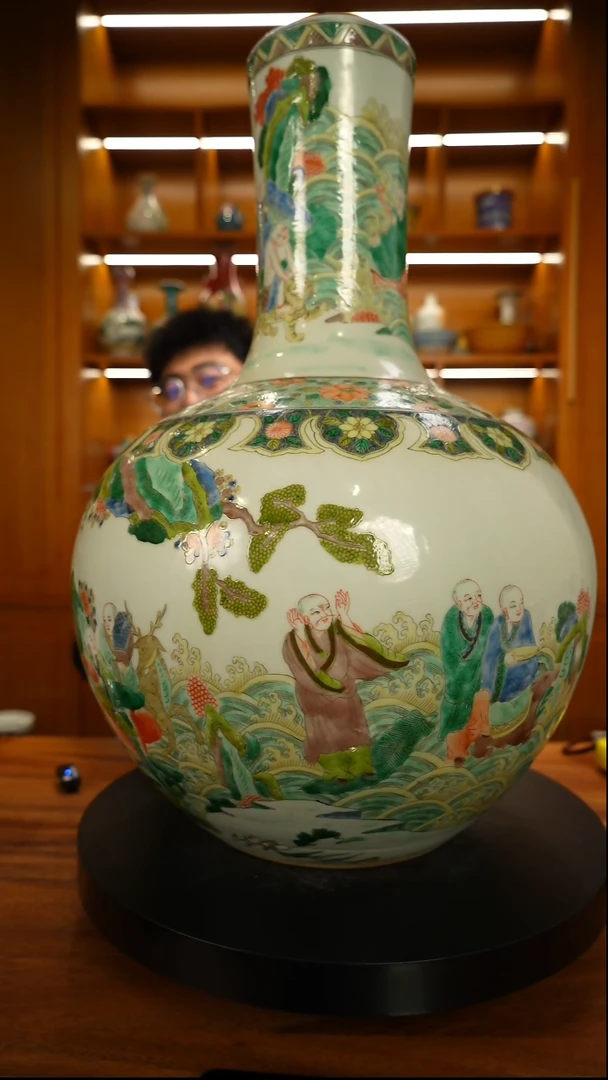 其他仿古瓷   五彩十八罗汉天球瓶一只