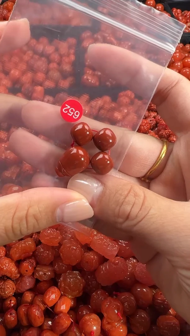 颈饰未镶嵌南红玛瑙1