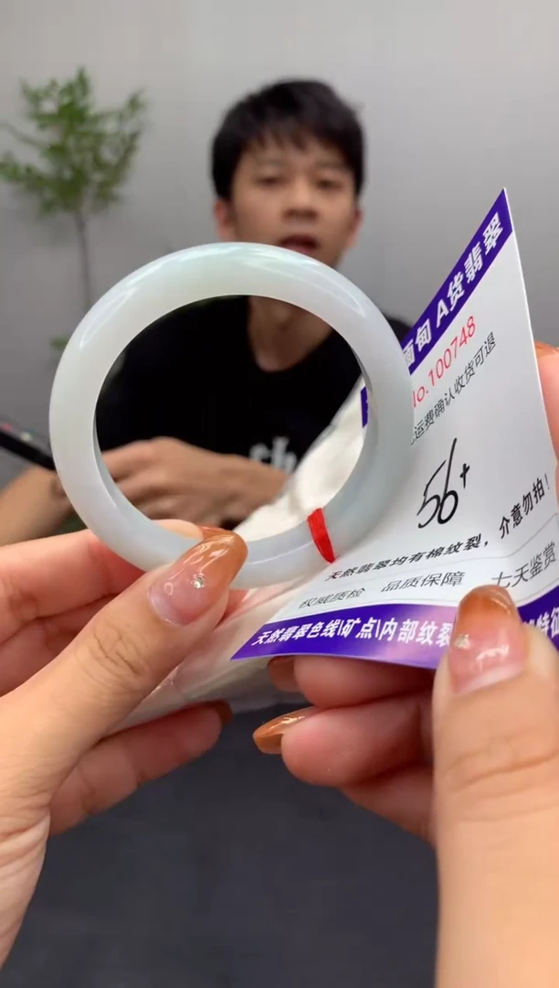 未镶嵌手镯翡翠有纹，完美者勿拍