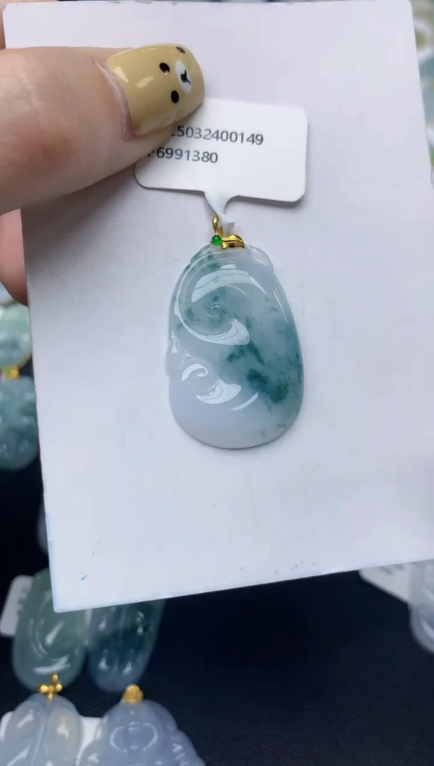 翡翠18K金镶嵌颈饰天然翡翠A货