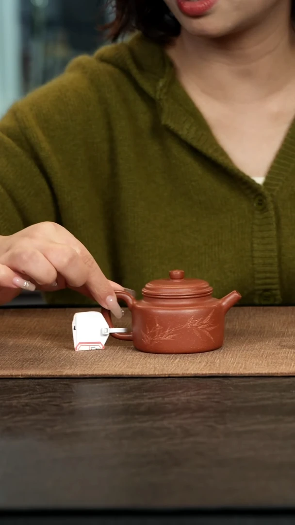 茶壶紫砂德钟红降坡刻绘120cc