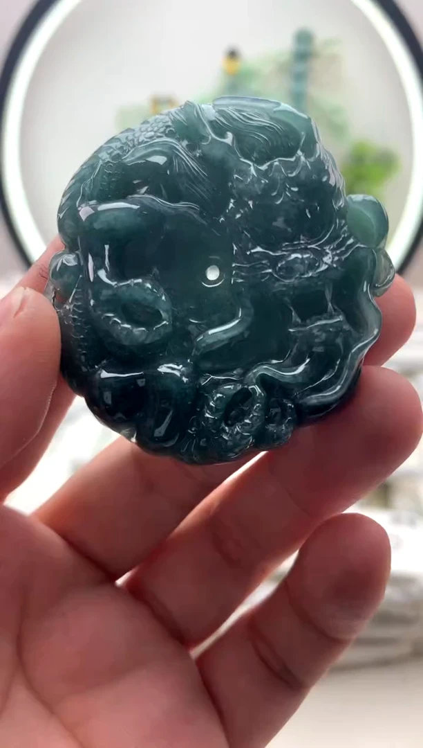 翡翠未镶嵌颈饰龙牌