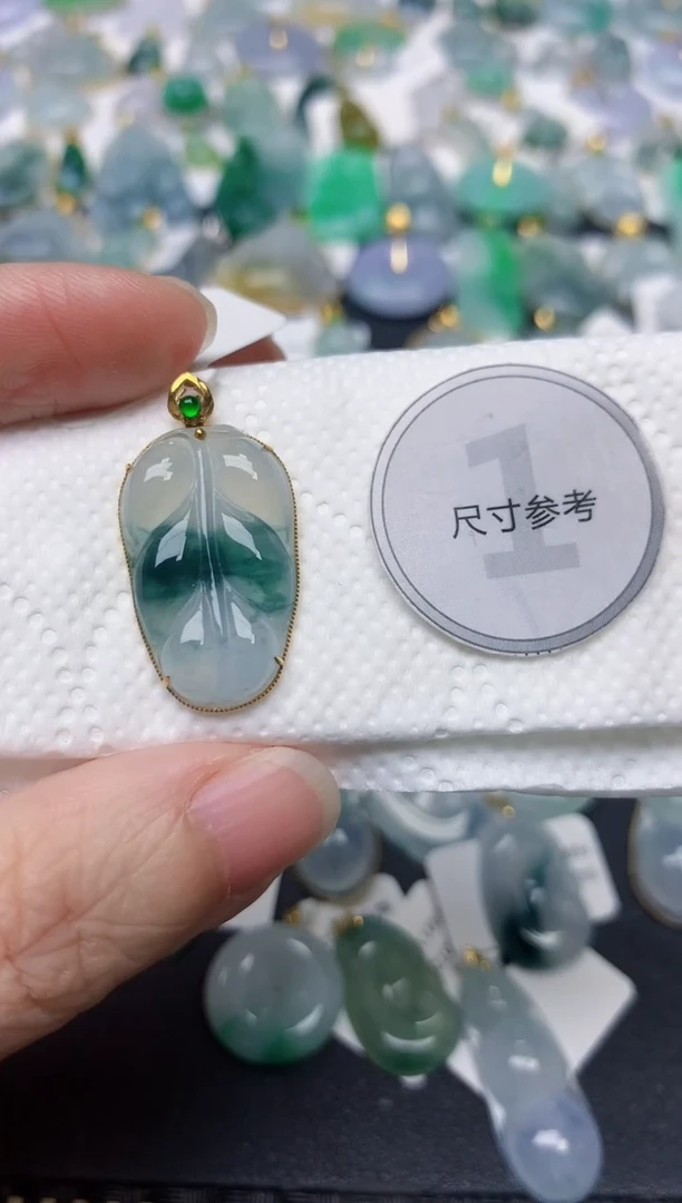 颈饰18K金镶嵌翡翠天然缅甸A货翡翠