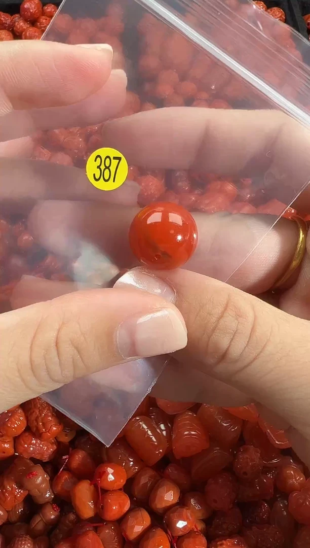 颈饰未镶嵌南红玛瑙1