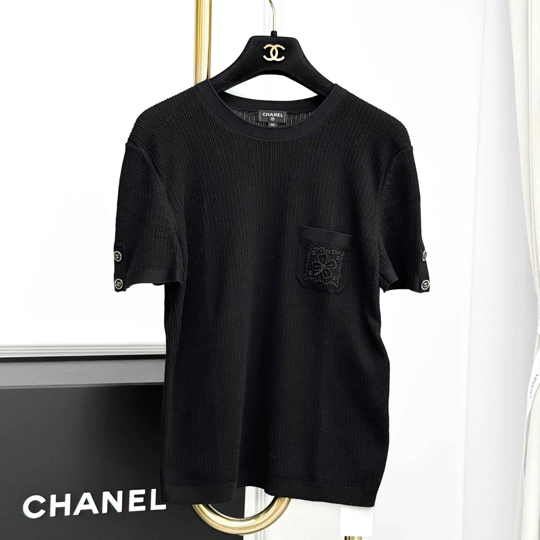 99新 Chanel/香奈儿 40码24P黑色口袋四叶草刺绣针织短袖上衣