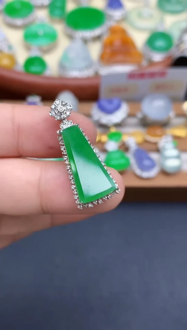 颈饰18K金镶嵌翡翠570-中国好珍宝