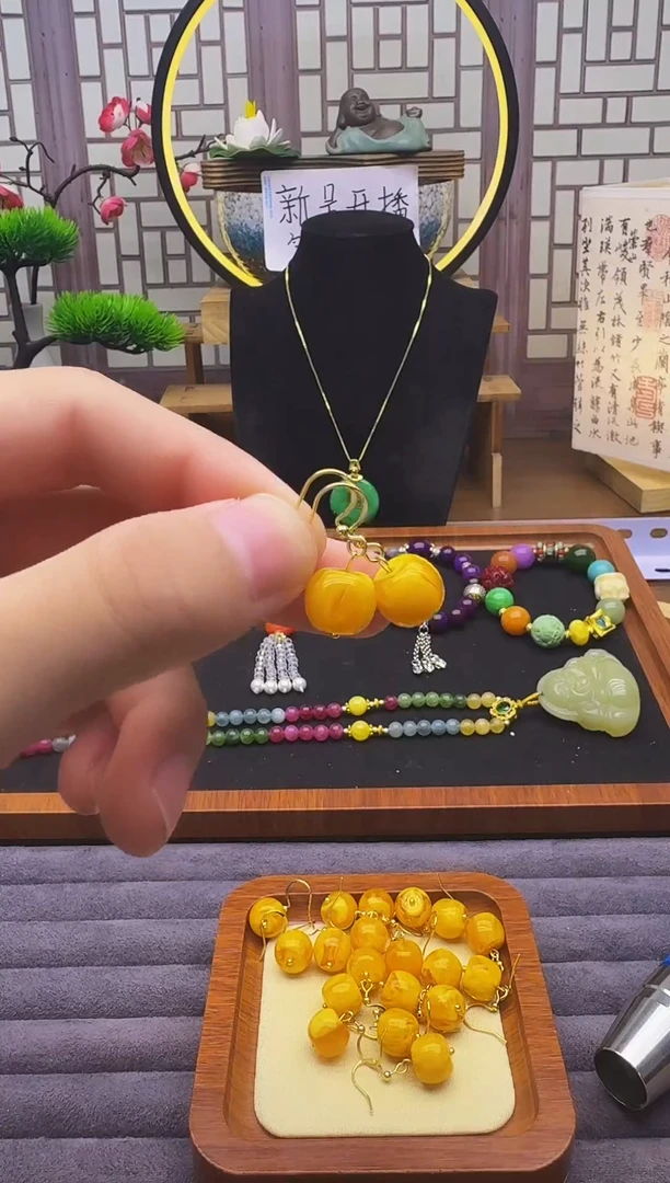 14K金镶嵌蜜蜡耳饰E01