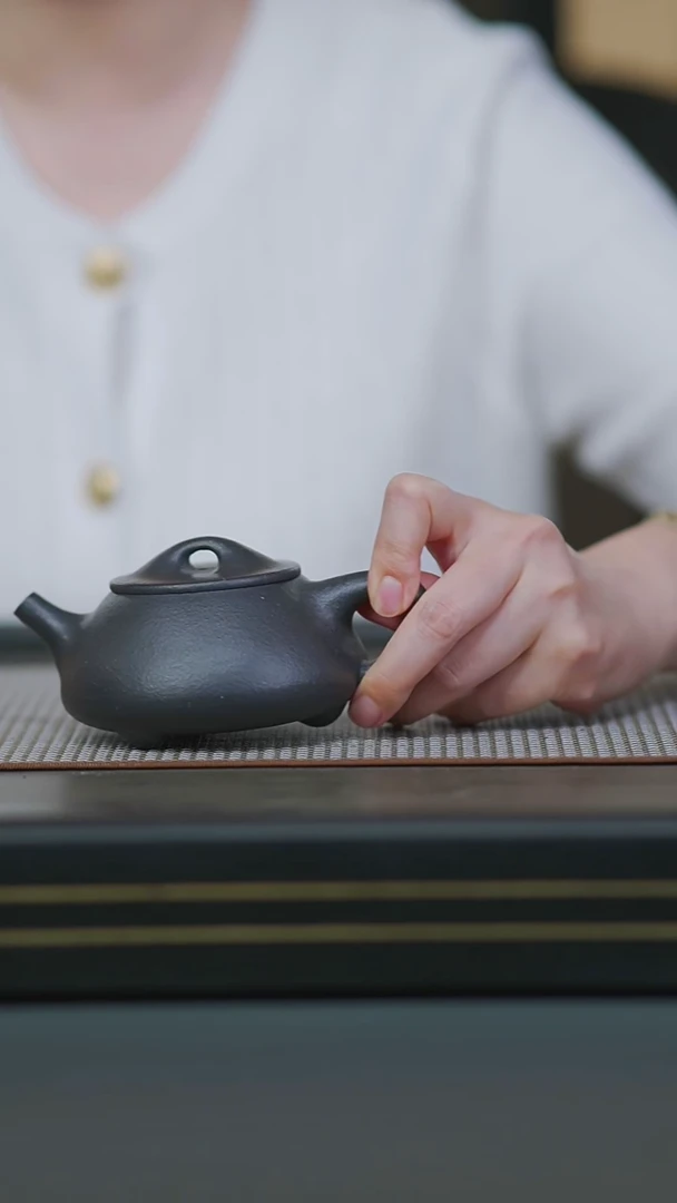 茶壶紫砂半手红降坡唔灰景舟230cc