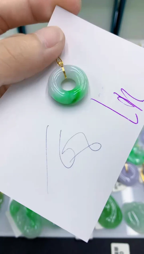 翡翠18K金镶嵌颈饰翡翠