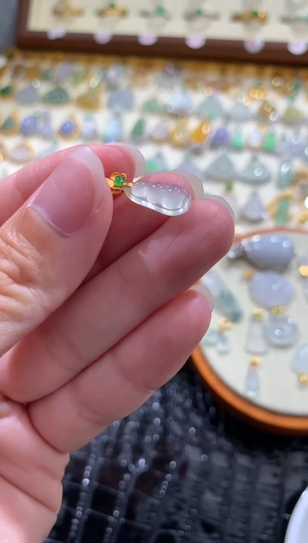 颈饰18K金镶嵌翡翠翡翠