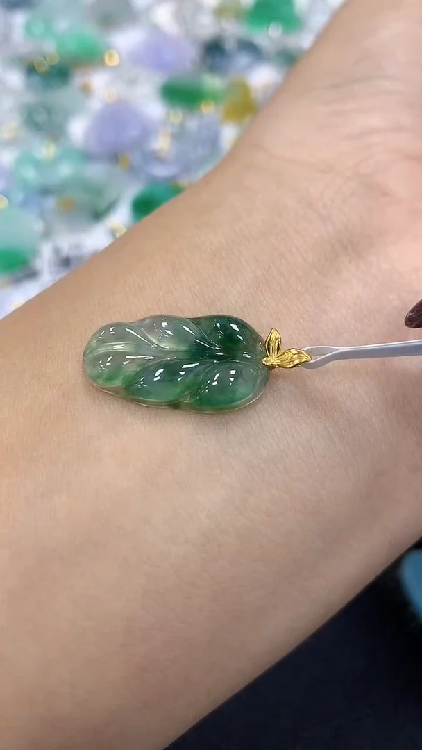 颈饰18K金镶嵌翡翠a货假一赔三支持复检百元上9元证书费自理