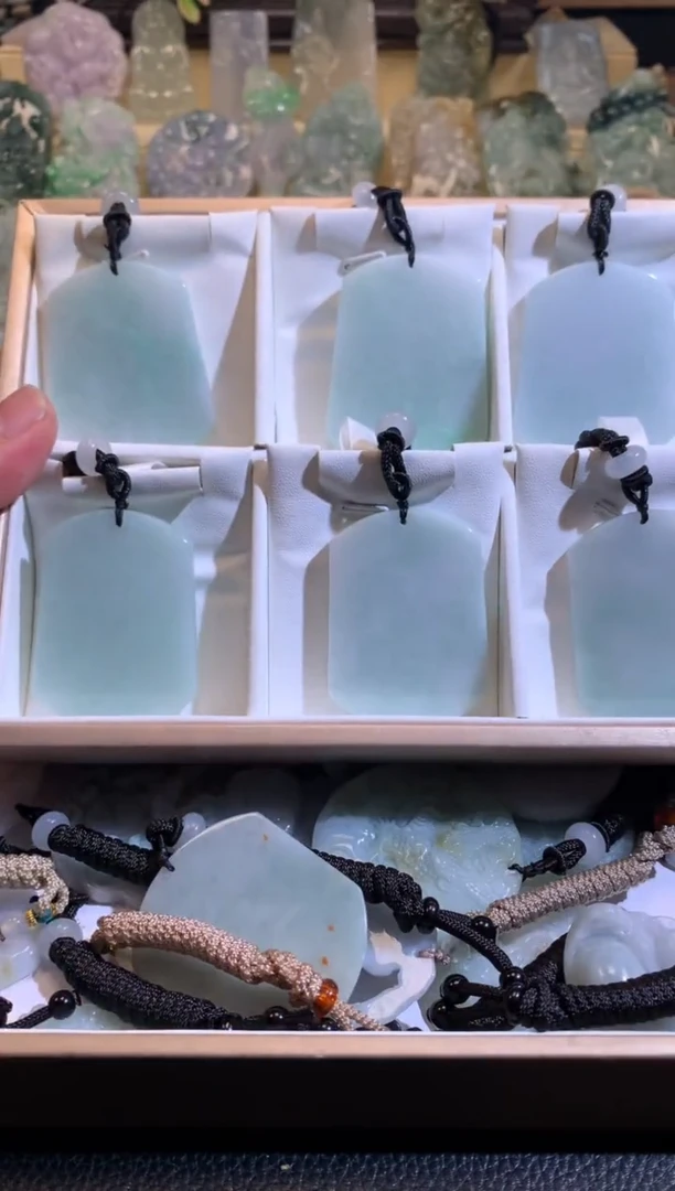 翡翠未镶嵌颈饰6/25/054多样性发其一