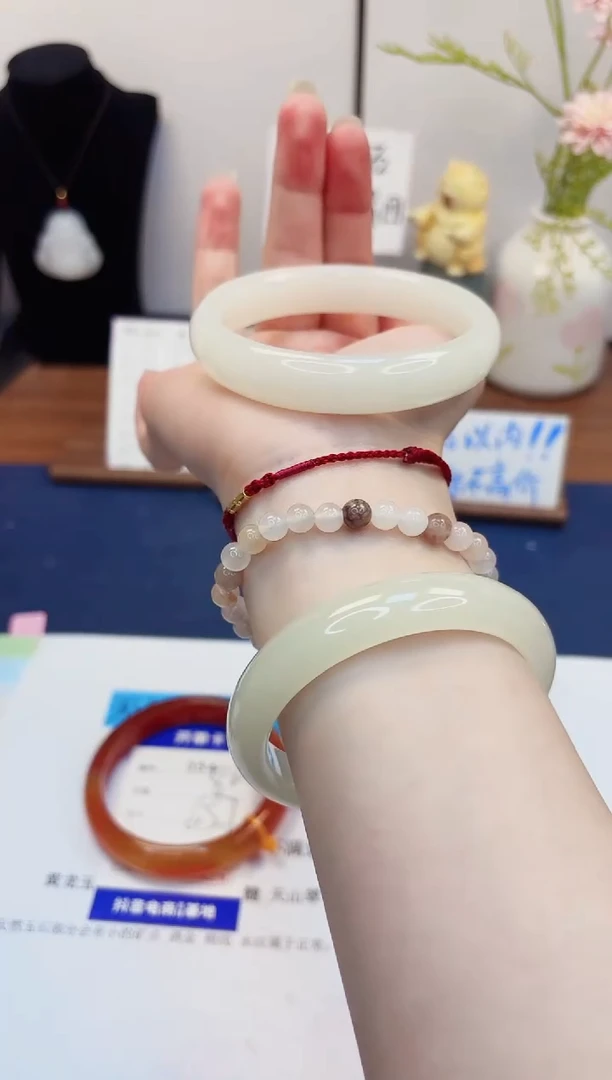 【闪购商品】石英质玉手镯未镶嵌355-玉兰白-圈口64