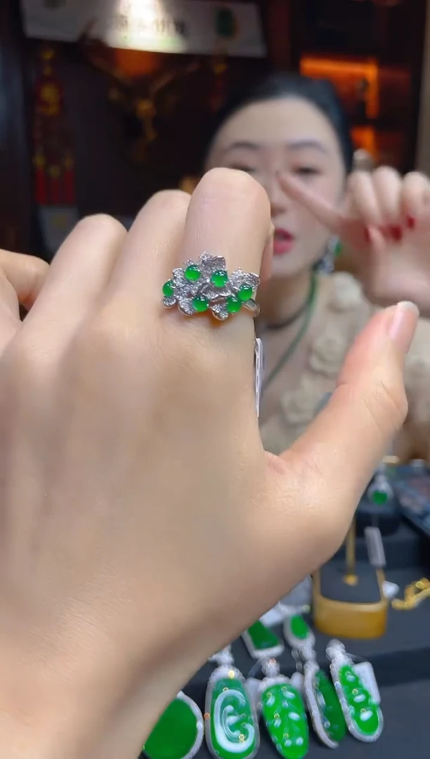 【闪购商品】翡翠戒指银S925镶嵌天然A货翡翠000