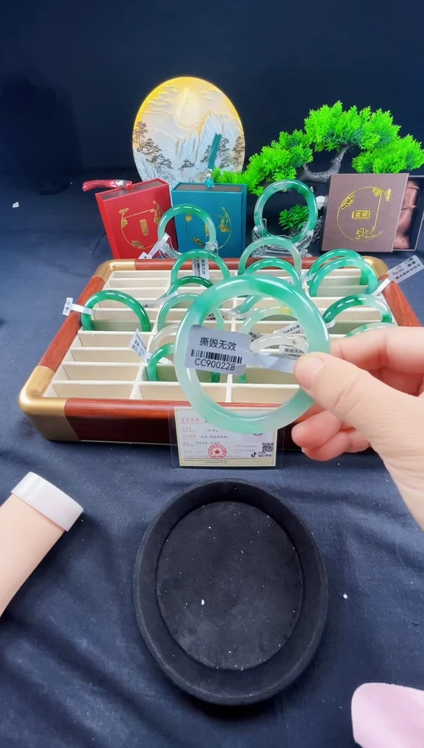 未镶嵌手镯石英质玉（非洲翠）真品上等纯天然非洲翠玉手镯石英质玉