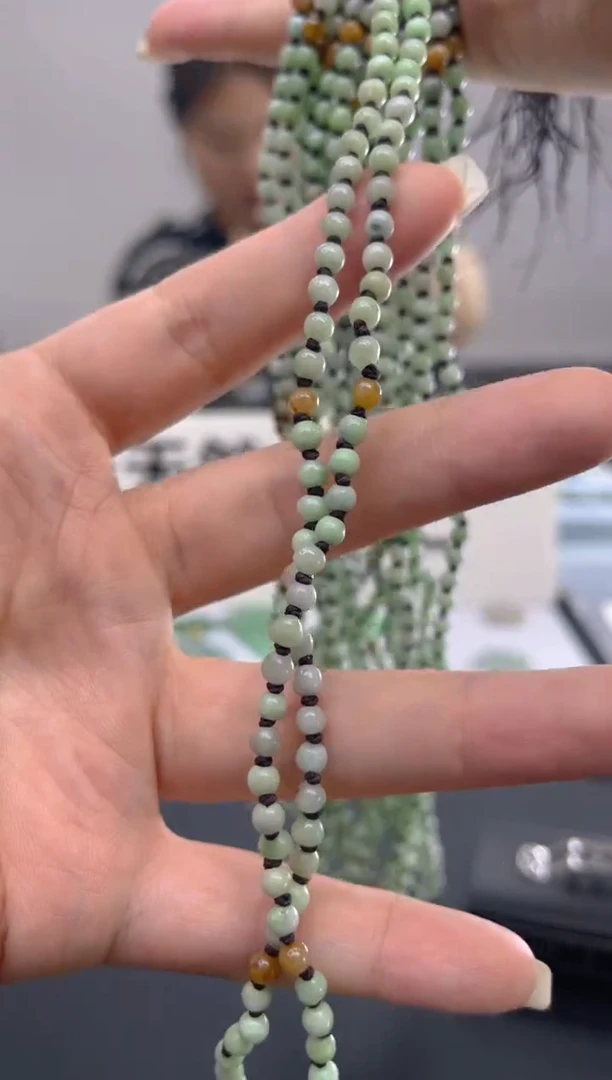 翡翠未镶嵌颈饰天然A货缅甸翡翠    随机发一件