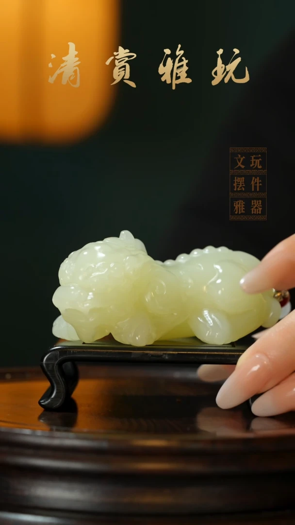 玉《吞金貔貅》手把件摆件