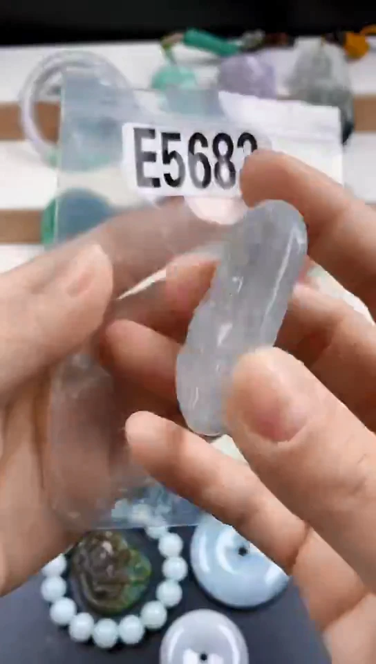 颈饰未镶嵌翡翠天然翡翠吊坠挂件