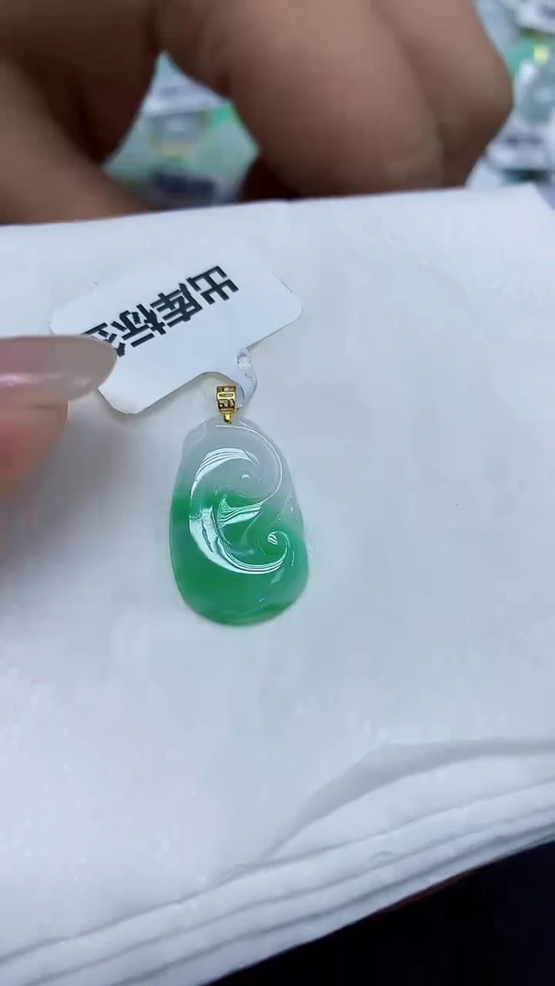 翡翠18K金镶嵌颈饰天然缅甸翡翠A货