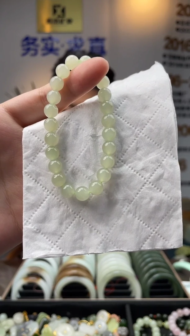 手串未镶嵌和田玉翠青卡8mm手串一条