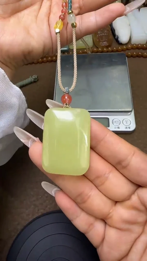 和田玉未镶嵌颈饰挂件